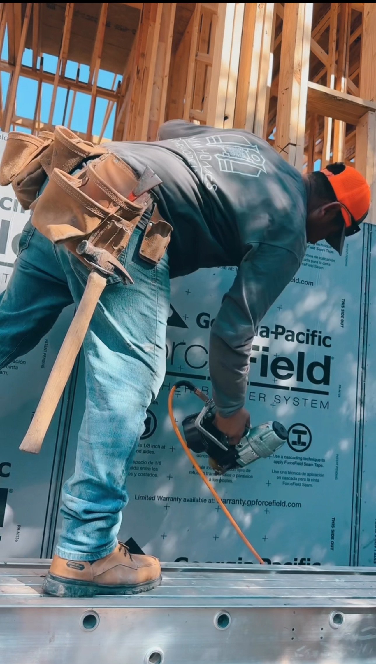 Tulum Homes crew member