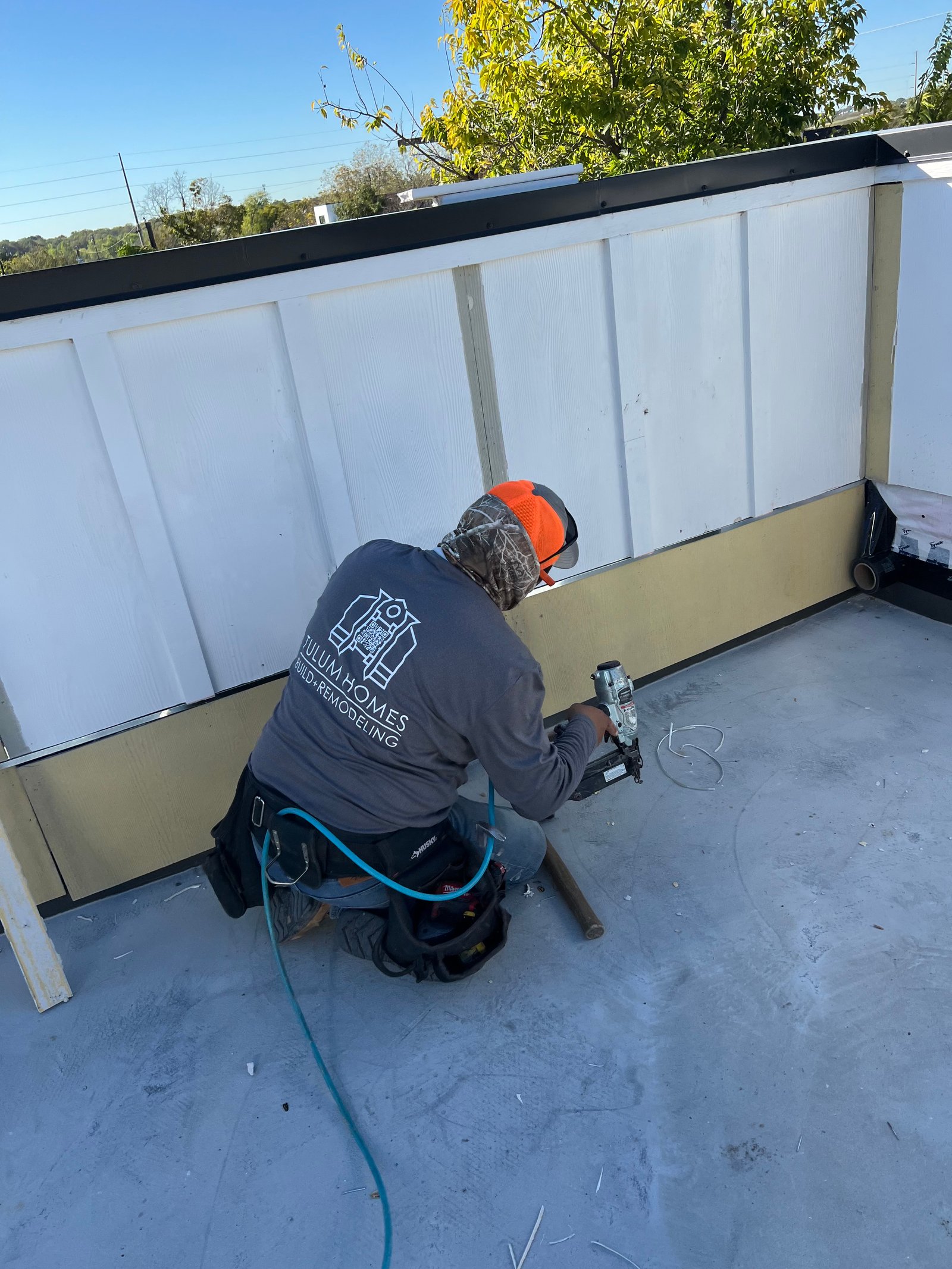 Tulum Homes crew member