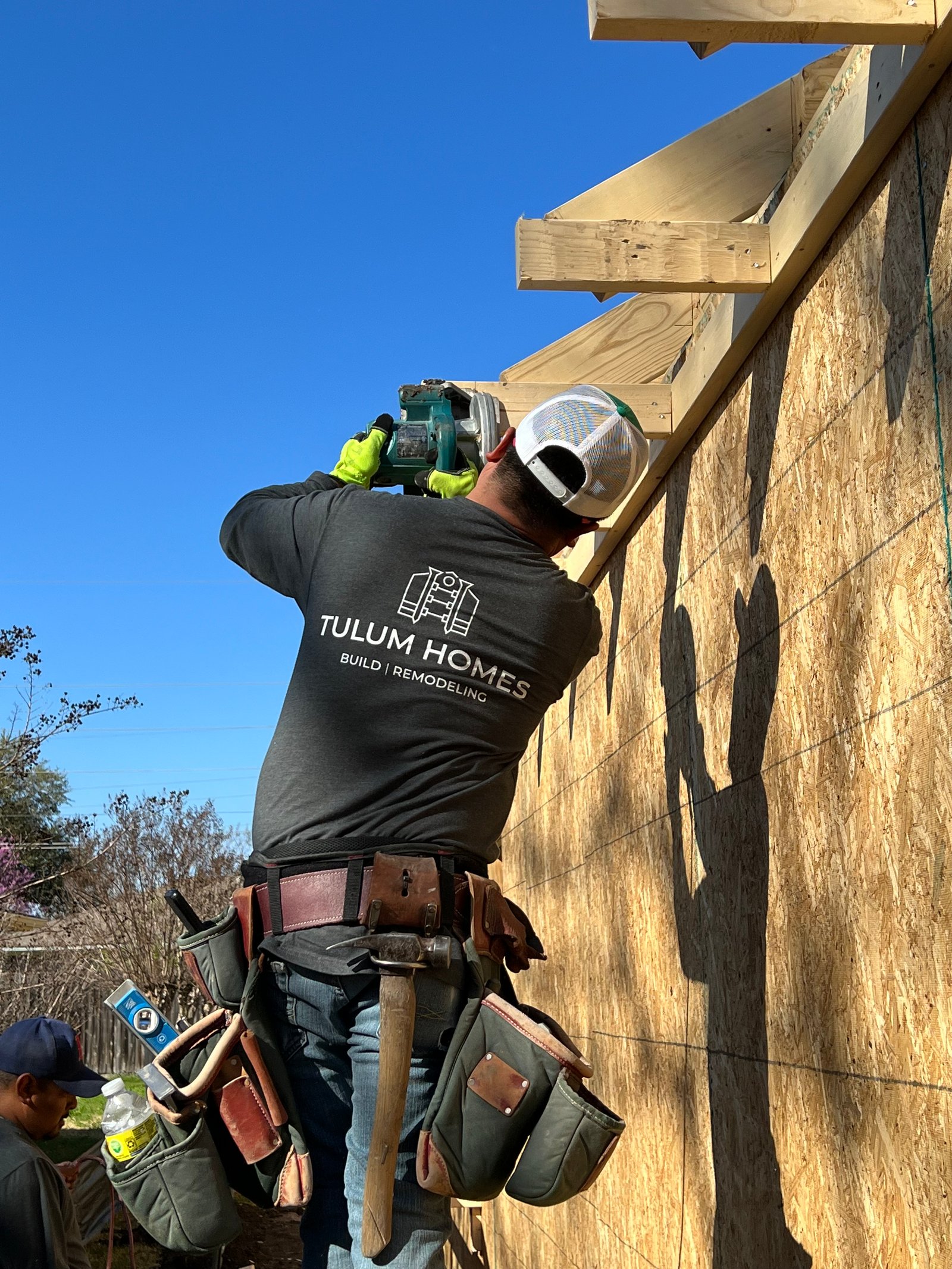 Tulum Homes crew member